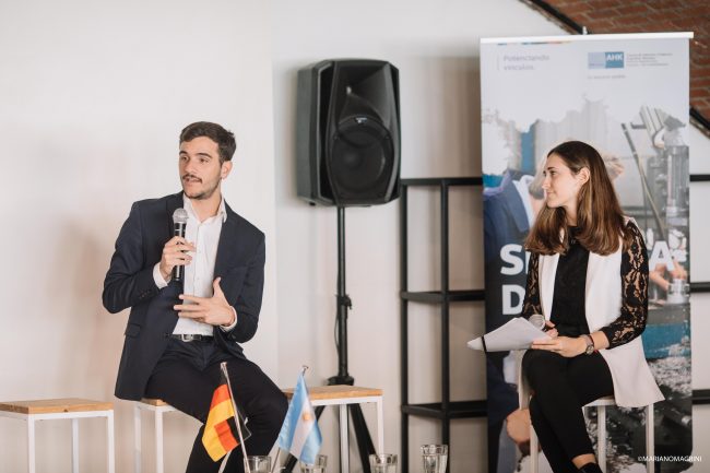 Pedro Robledo (Nationales Jugendinstitut Argentinien) und Elena Kalbermatten (AHK Argentinien)